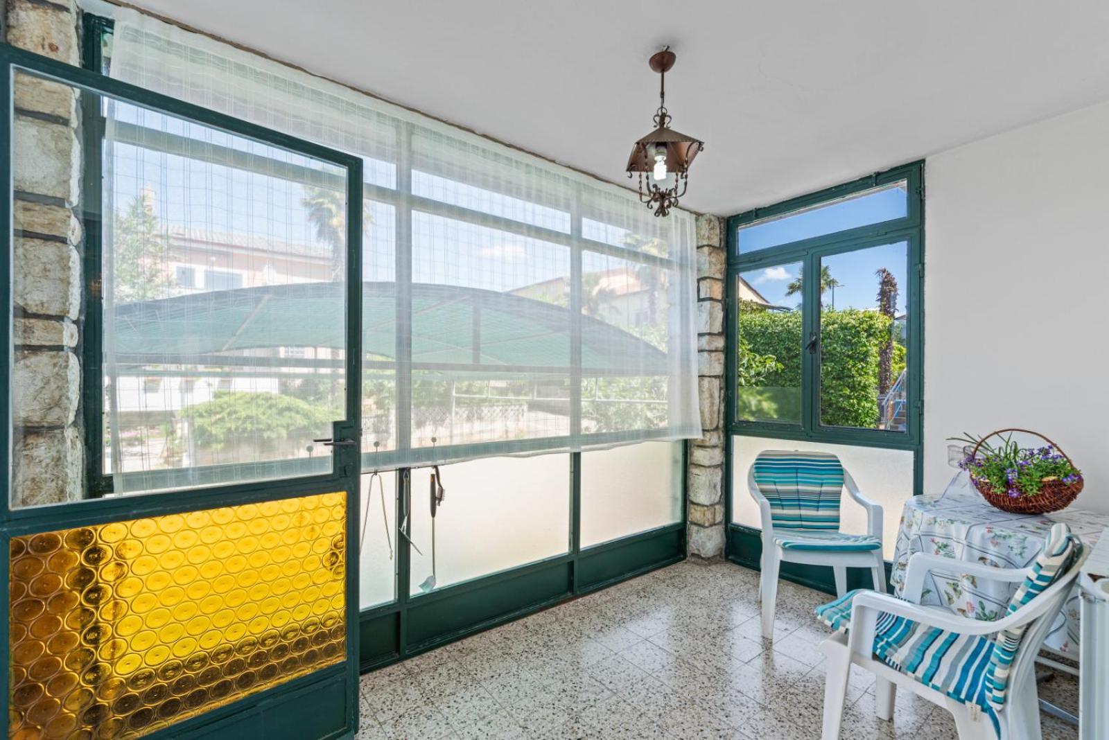 5203-1 For 6 Pers In Appartement Poreč